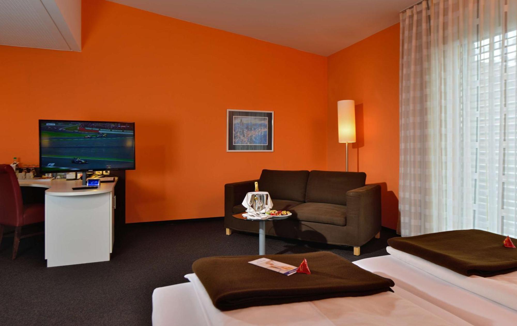 Best Western Plus Konrad Zuse Hotel Huenfeld Exterior photo